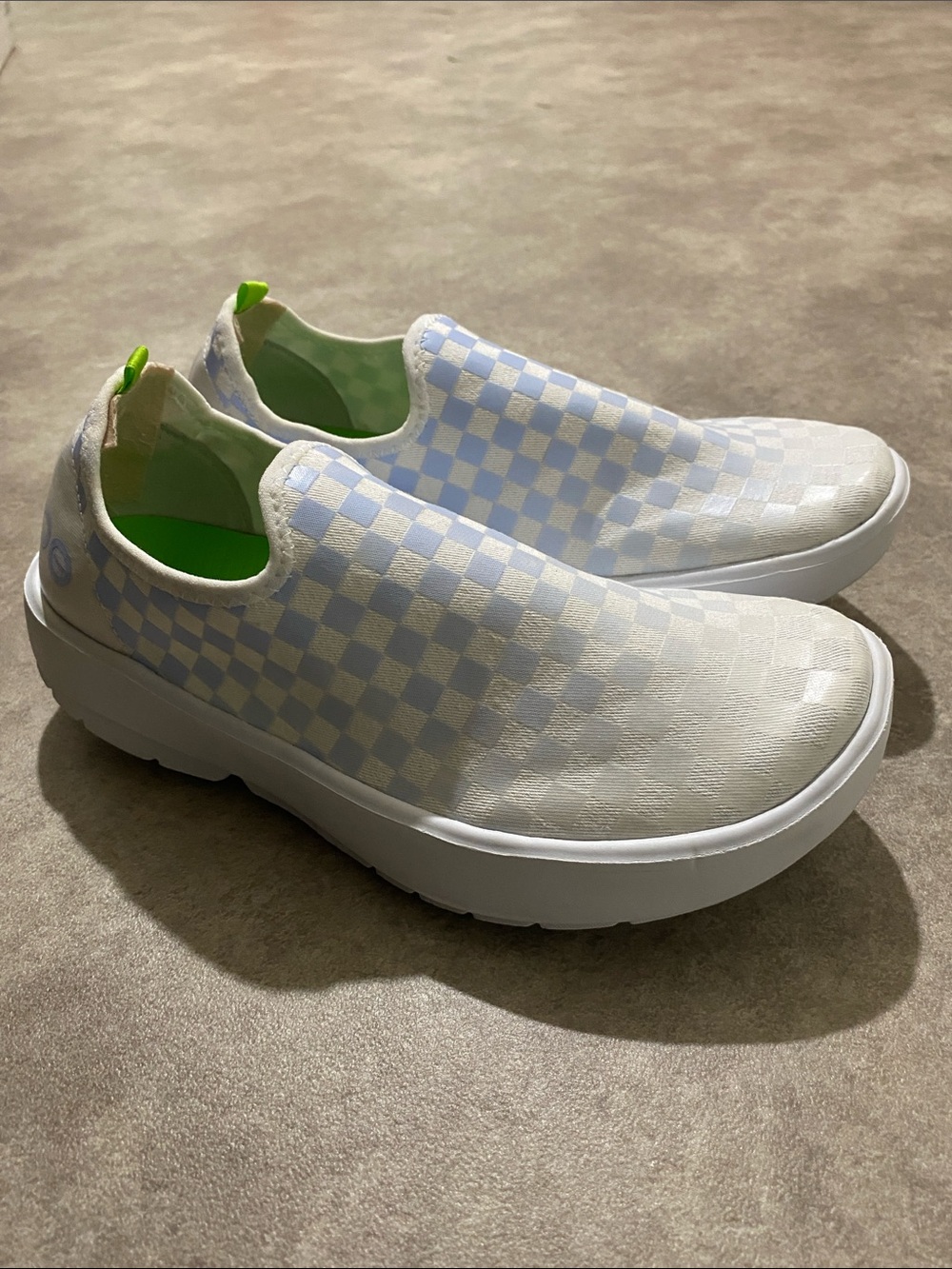 OOFOS Women Eezee Slip-On Checkerboard Size 8.5
